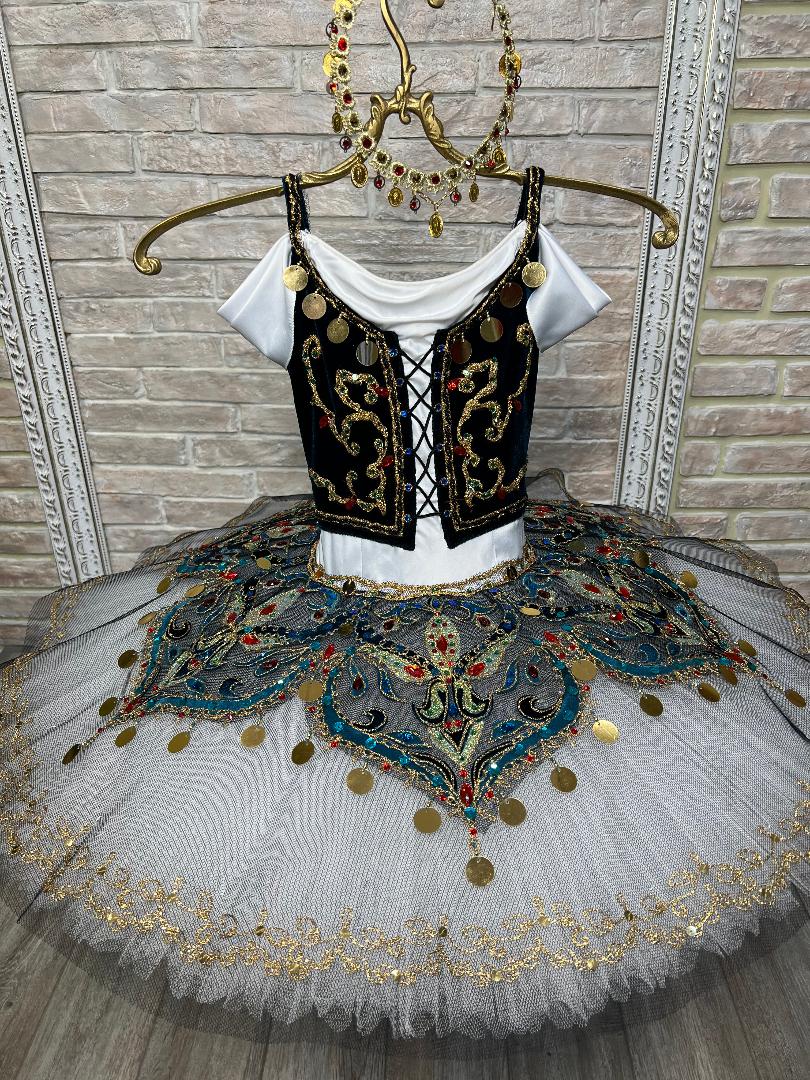 Esmeralda Grand Pas de Deux - Dancewear by Patricia